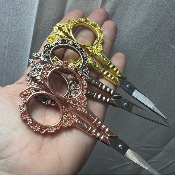 Embroidery Scissors - gold - Picture 7 of 8